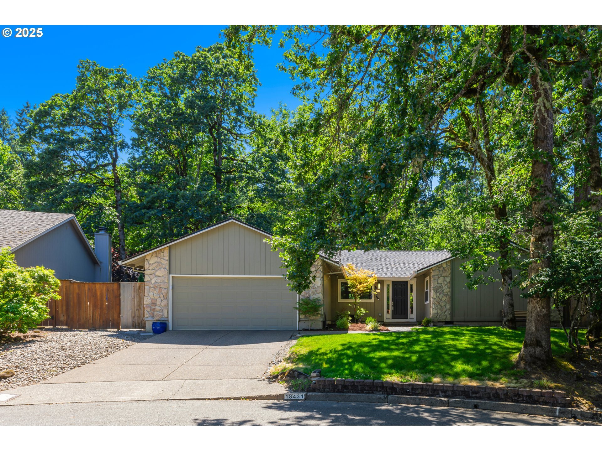 Property Photo: 18431 Indian Creek Dr OR 97035