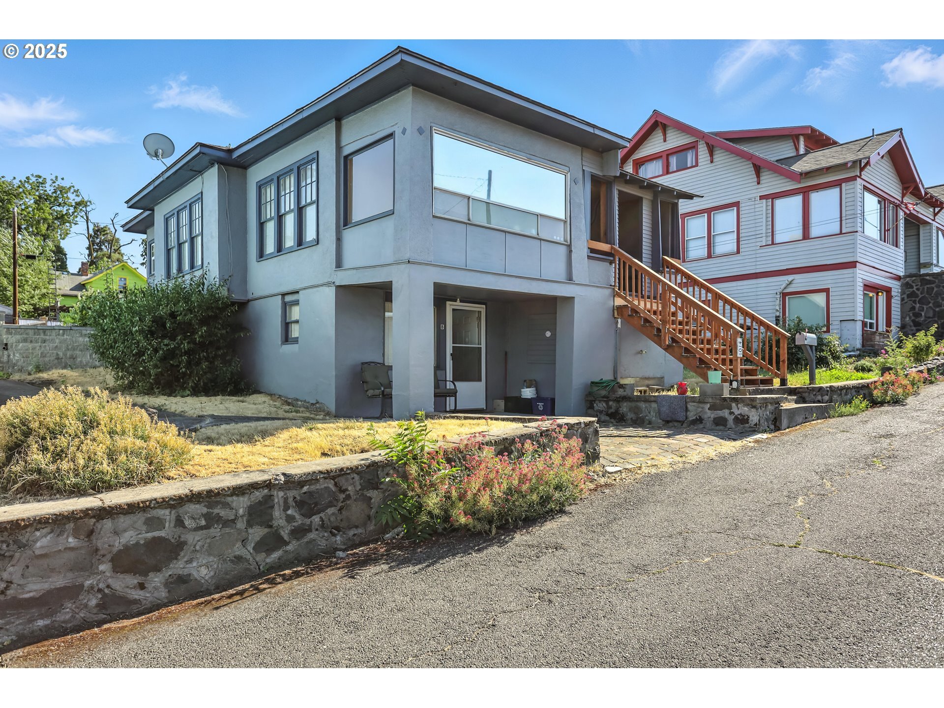 Property Photo: 1014 E 7th St OR 97058