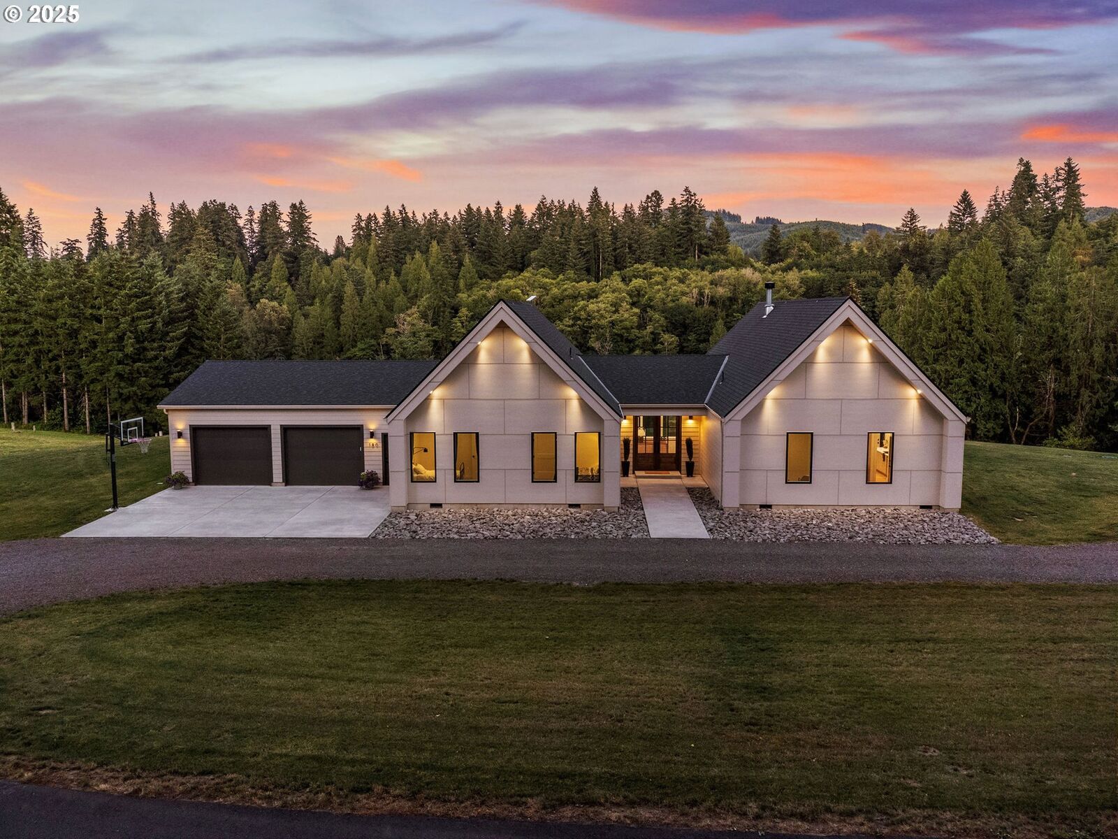 Property Photo:  180 Eagle Ct  WA 98674