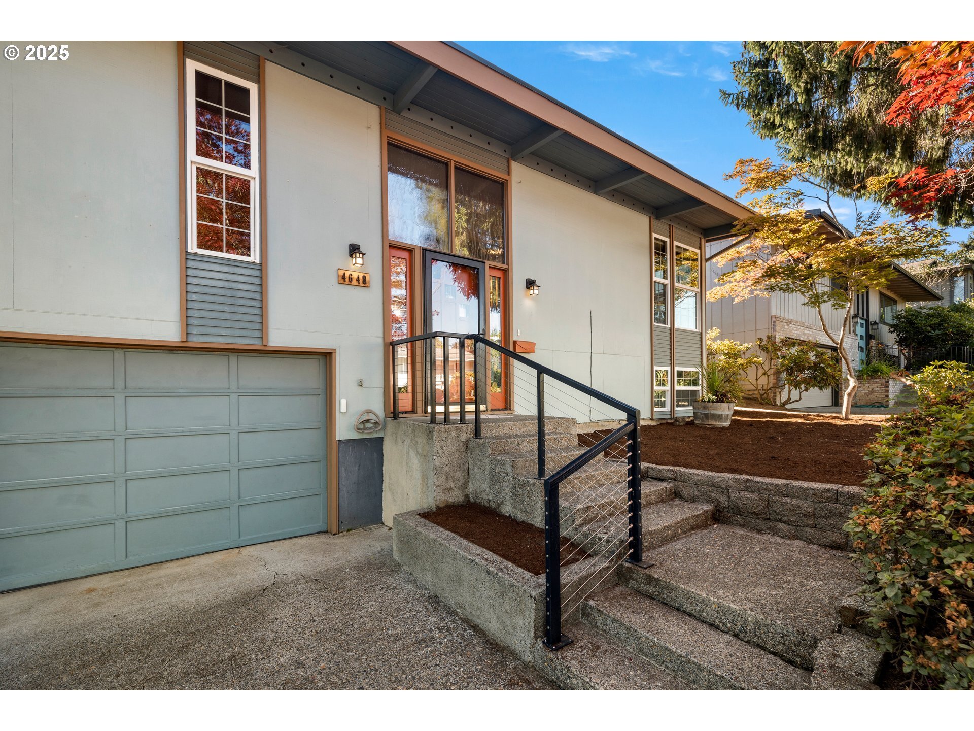 Property Photo: 4648 SE 33rd Pl OR 97202