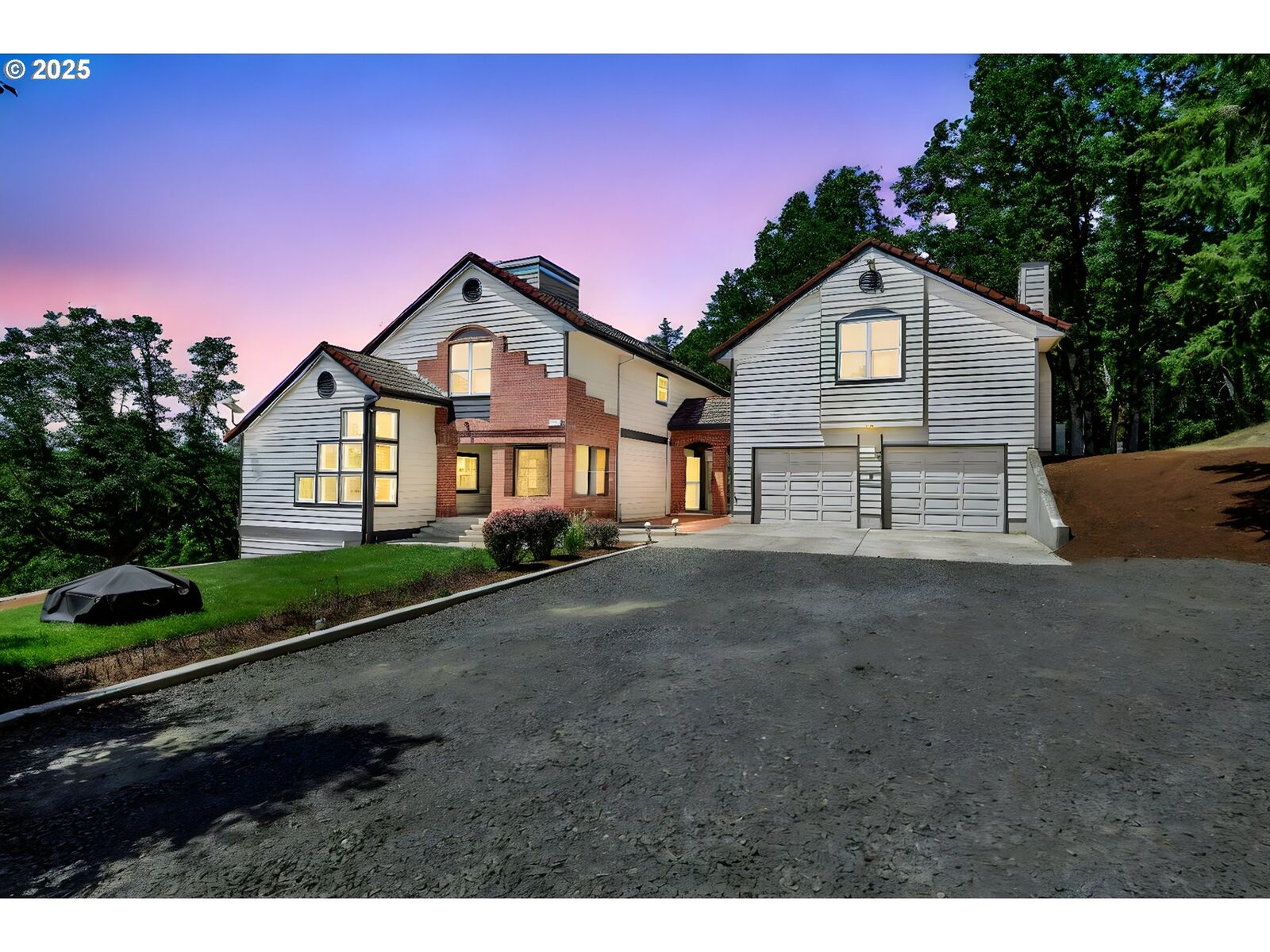 Property Photo: 27127 Briggs Hill Rd OR 97405