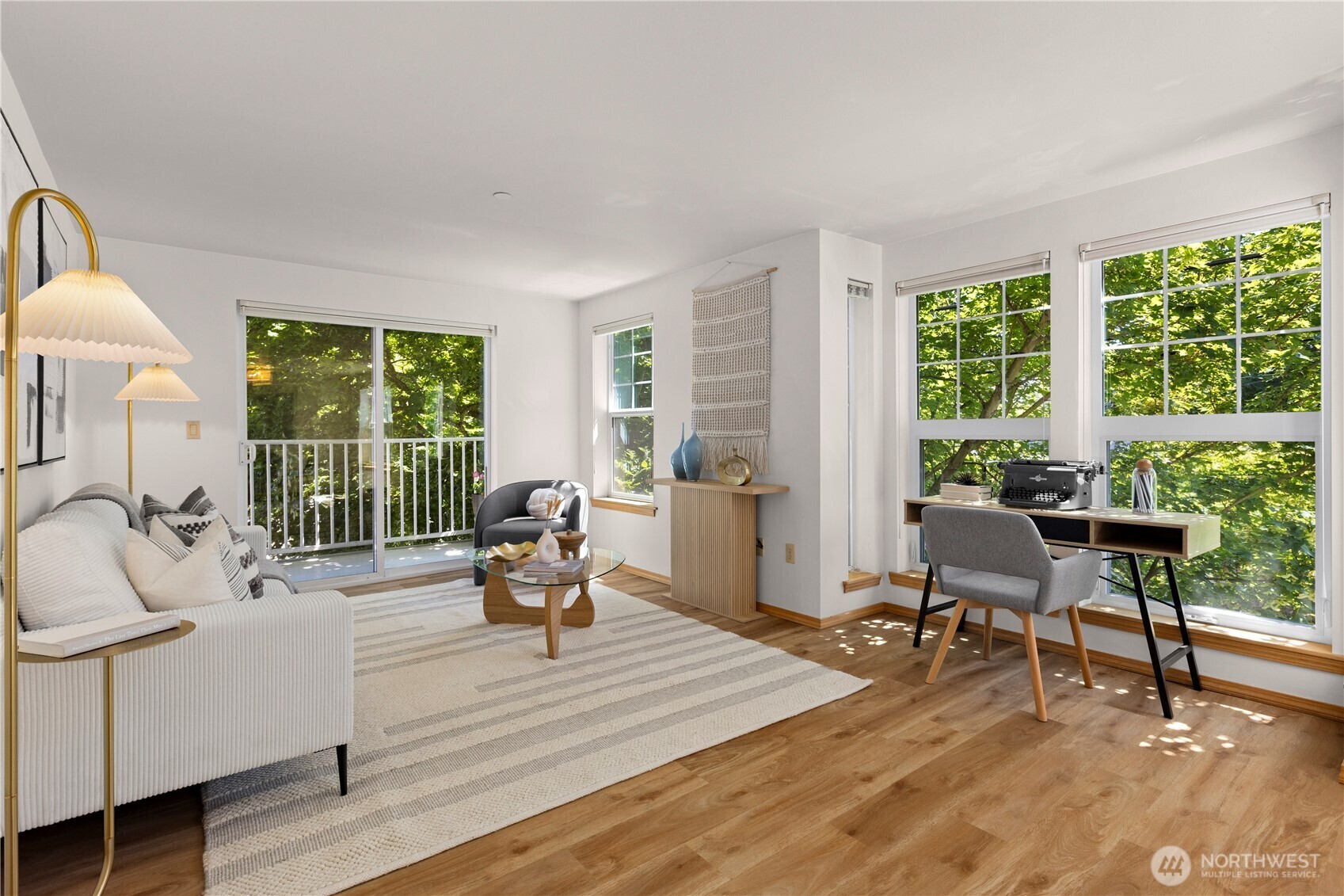 Property Photo: 2820 E Madison Street 204 WA 98112
