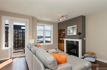 Property Photo:  2607  Western Avenue 1003  WA 98121 