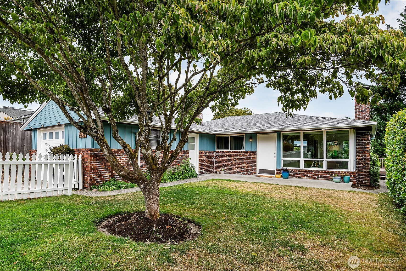 Property Photo: 8008 S Lakeridge Drive WA 98178