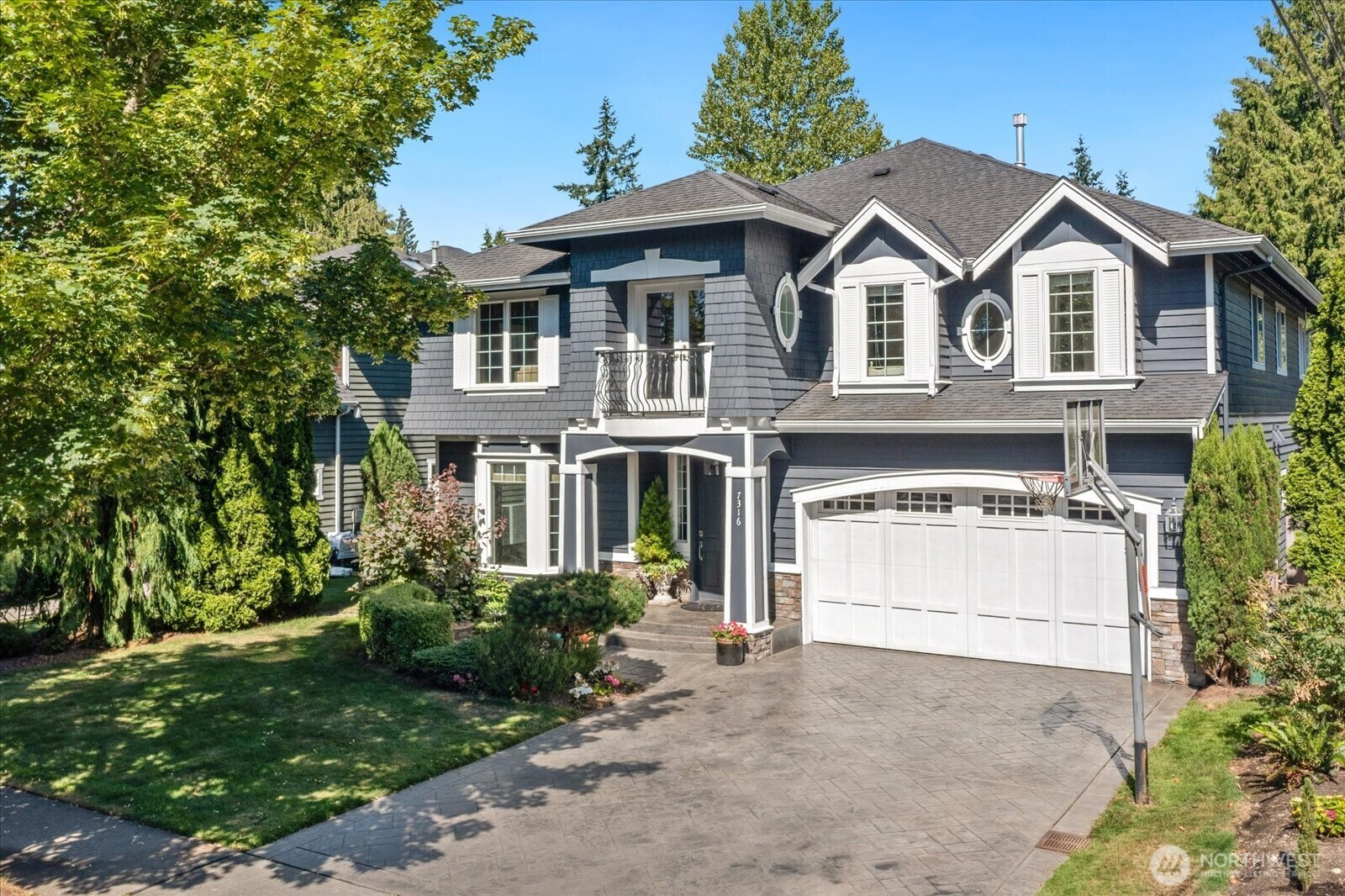 Property Photo: 7316 126th Avenue NE WA 98033