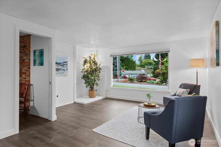 Property Photo: 1202 44th Street SE WA 98203