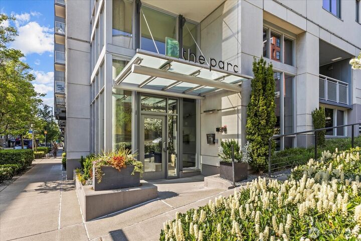 Property Photo:  76  Cedar Street Ph07  WA 98121 