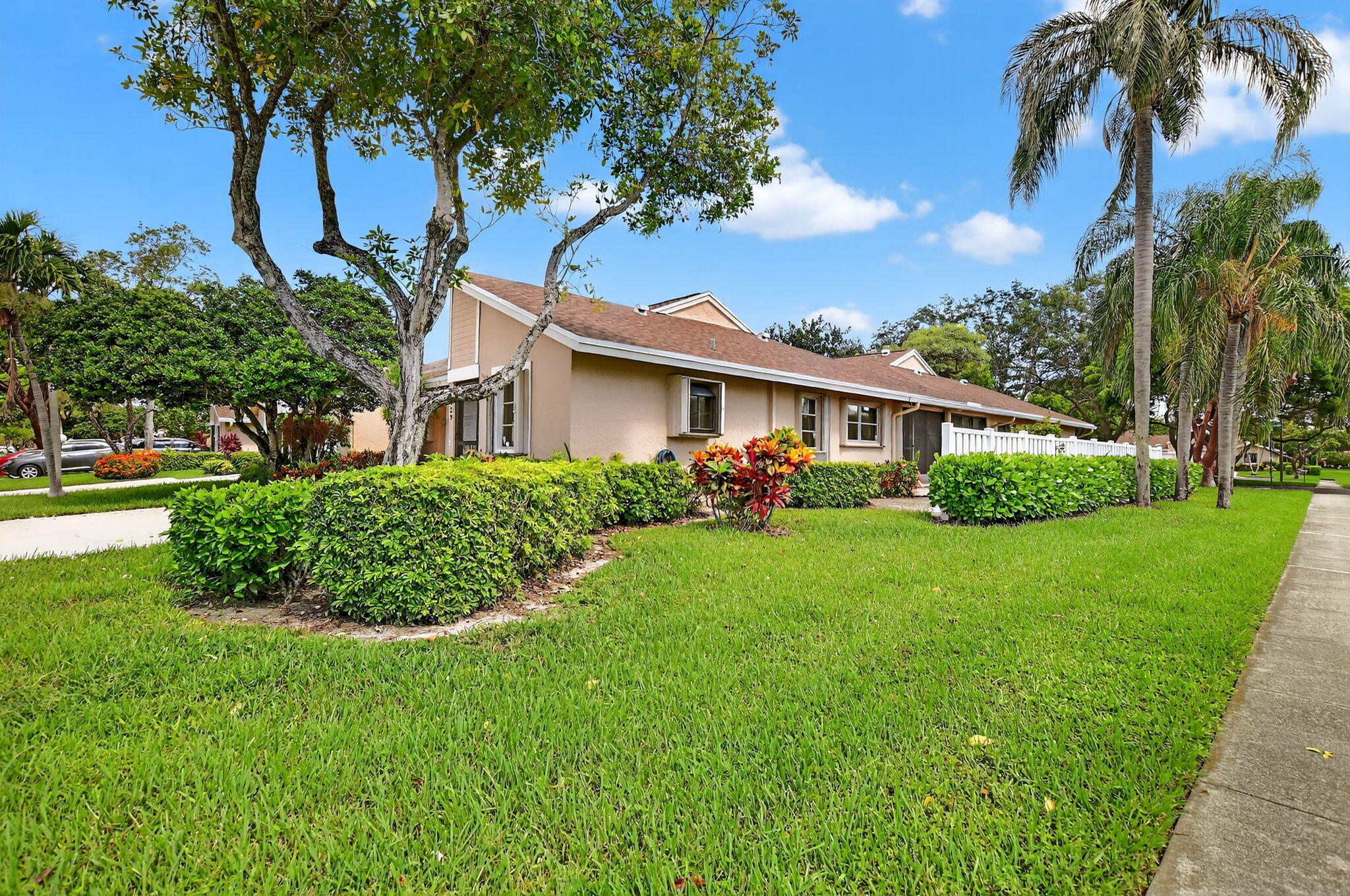 Property Photo: 8129 Springtree Road FL 33496