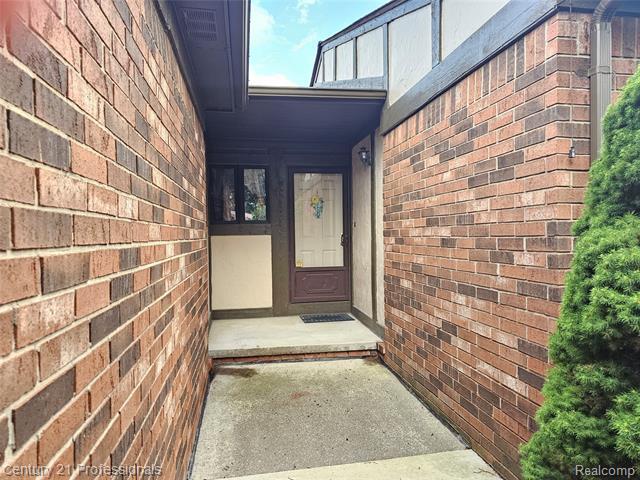 Property Photo: 4866 Elm Tree Lane MI 48092