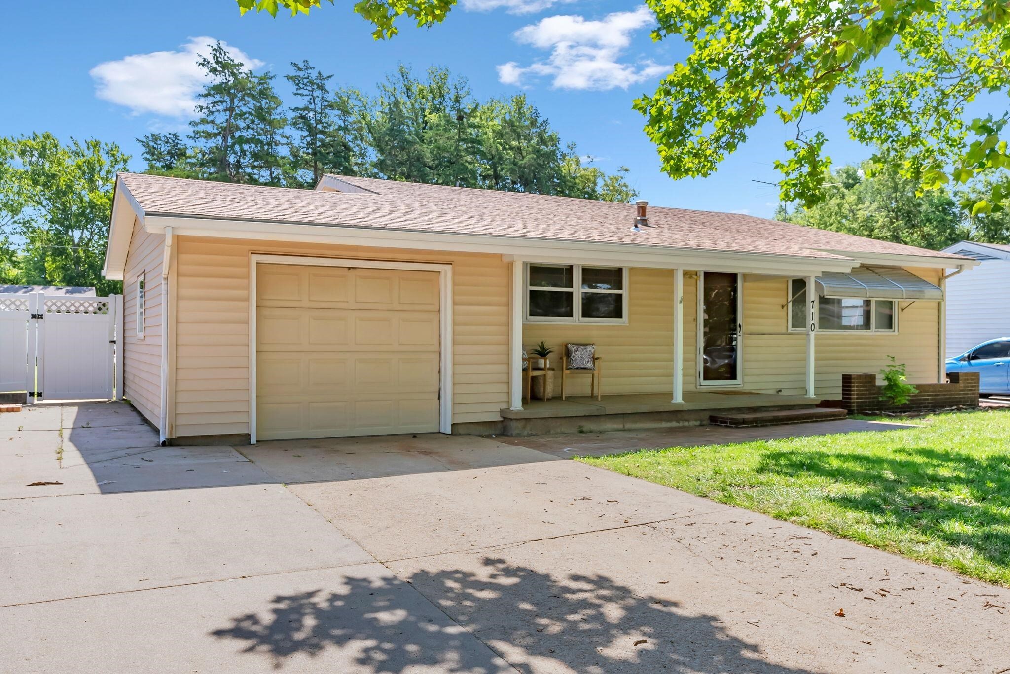 Property Photo: 710 Edgewood Dr KS 67110-1320