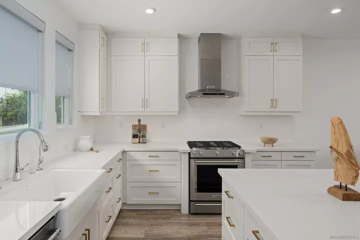 Property Photo:  2731 Via Avella  CA 92108 