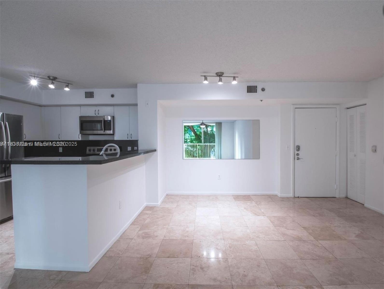 19501 E Country Club Dr 9306  Aventura FL 33180 photo