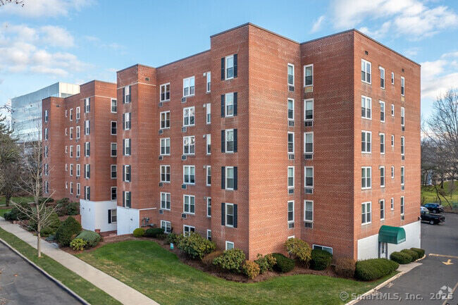 Property Photo:  7 4th Street Apt 2H  CT 06905 