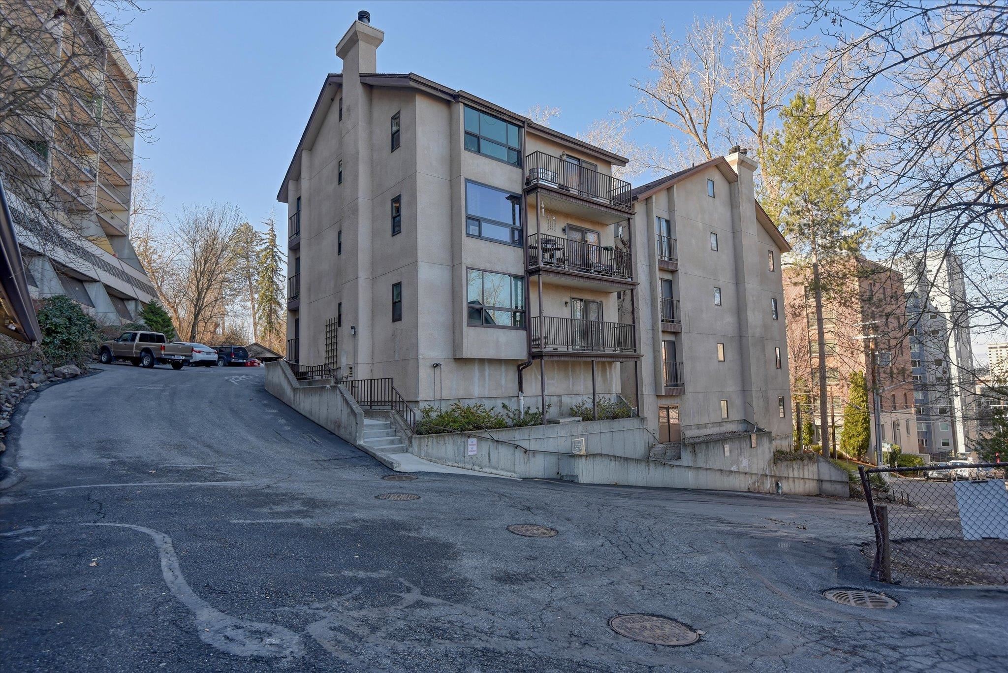 Property Photo: 707 W 6th Ave 44 WA 99204