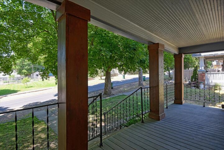Property Photo:  128 S College St  WA 99033 
