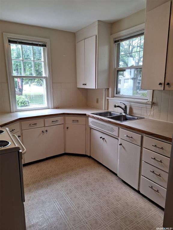 Property Photo:  312 McKinnon Avenue S  SK S7N 1J6 
