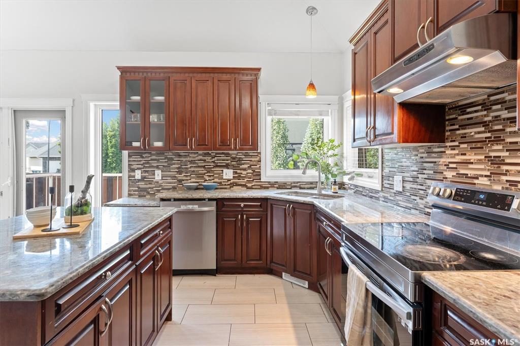Property Photo:  206 Trimble Lane  SK S7W 0C9 