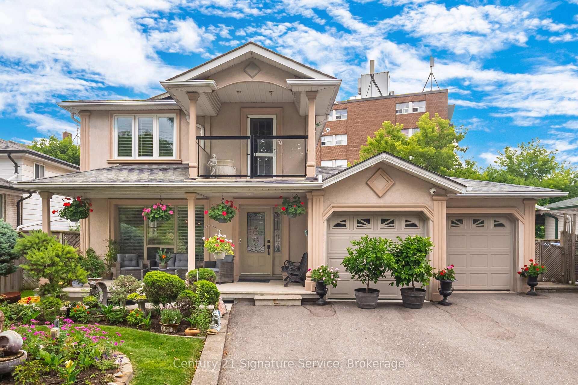 512 Selsey Drive  Mississauga ON L5A 1B9 photo