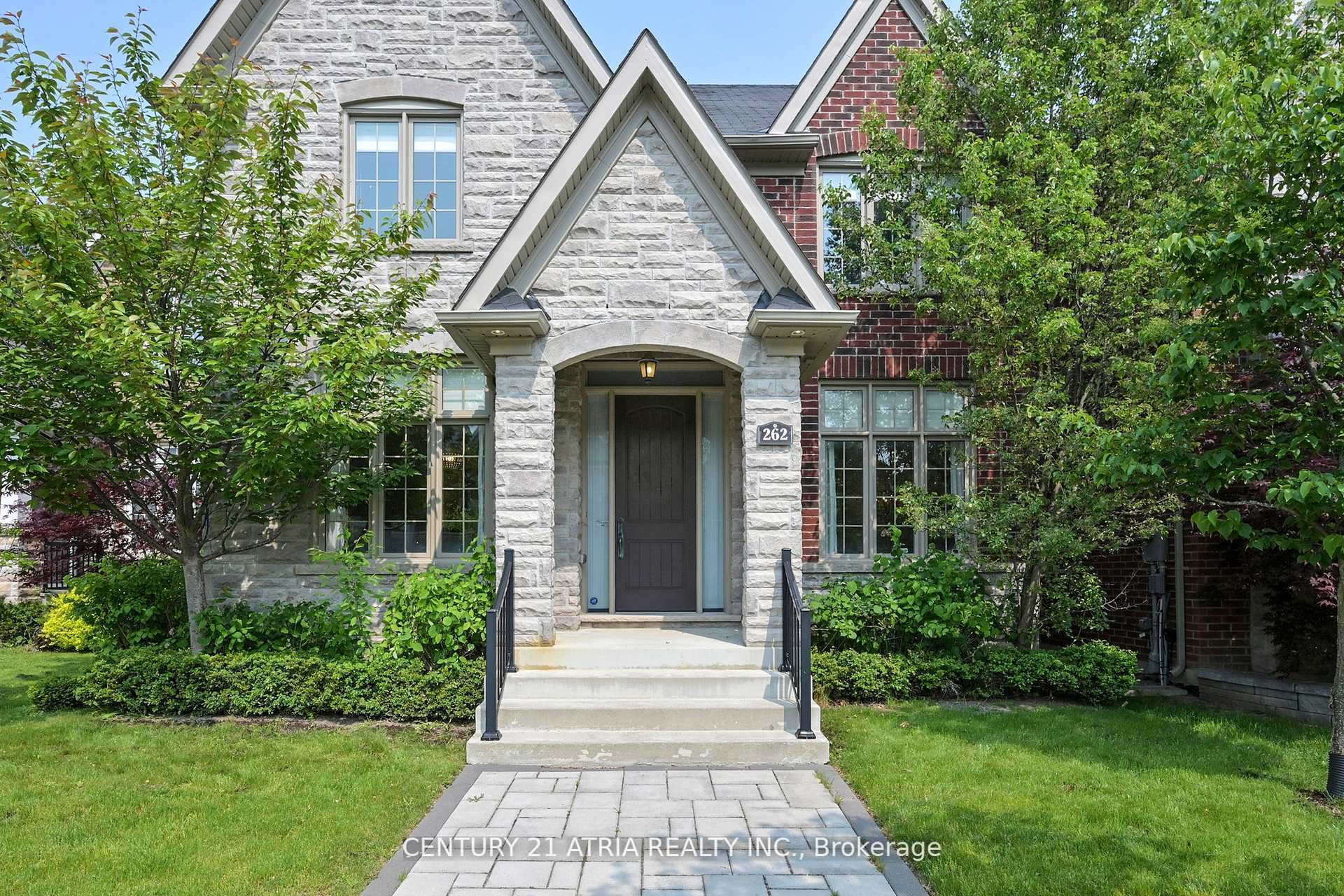 Property Photo: 262 Angus Glen Boulevard ON L6C 0P5
