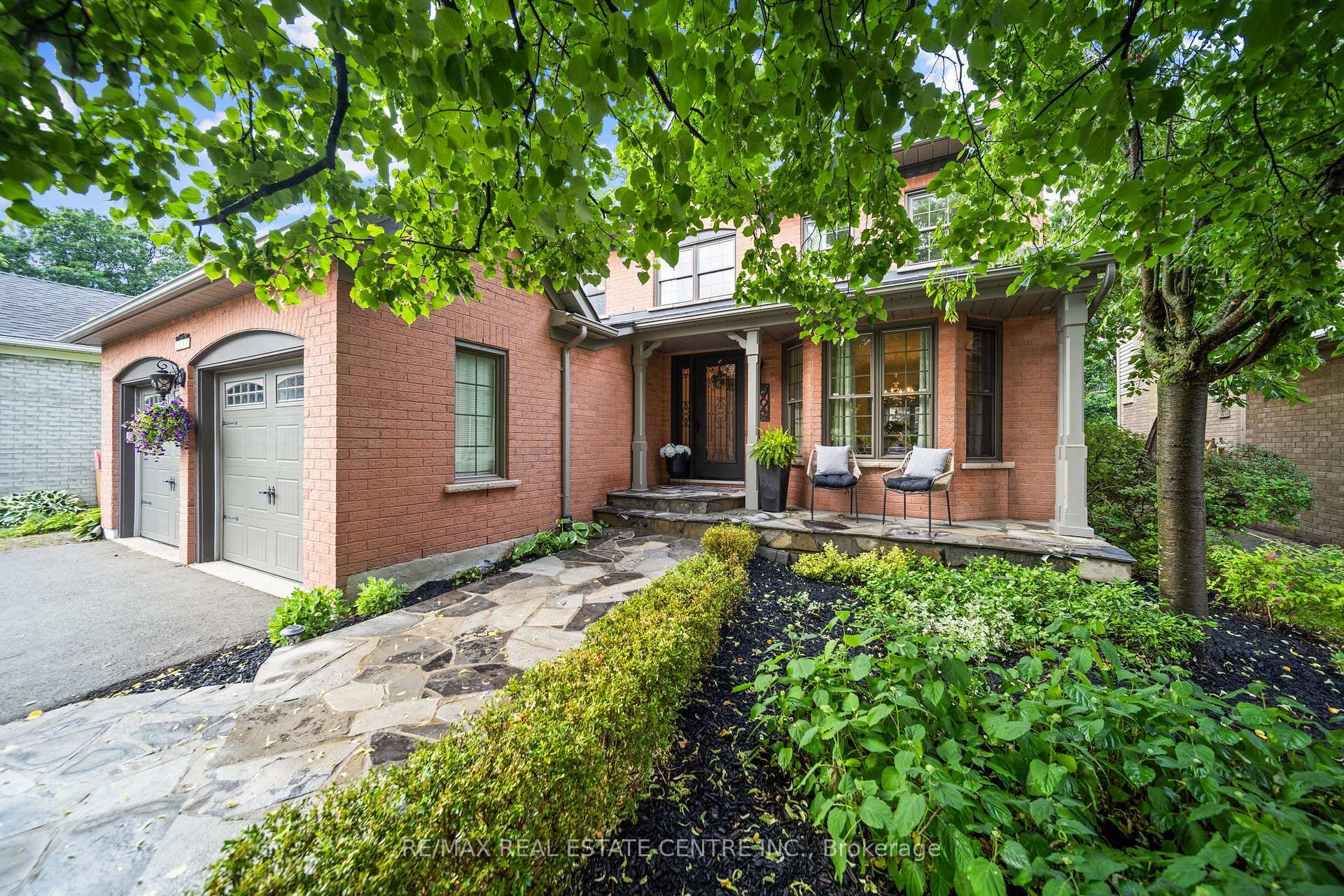 Property Photo:  2067 Annette Court  ON L7M 3W1 