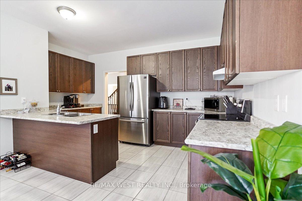 Property Photo:  363 Windfields Farm Drive W  ON L1H 7K4 