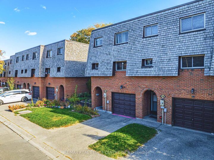Property Photo: 55 Briar Path ON L6T 2A3