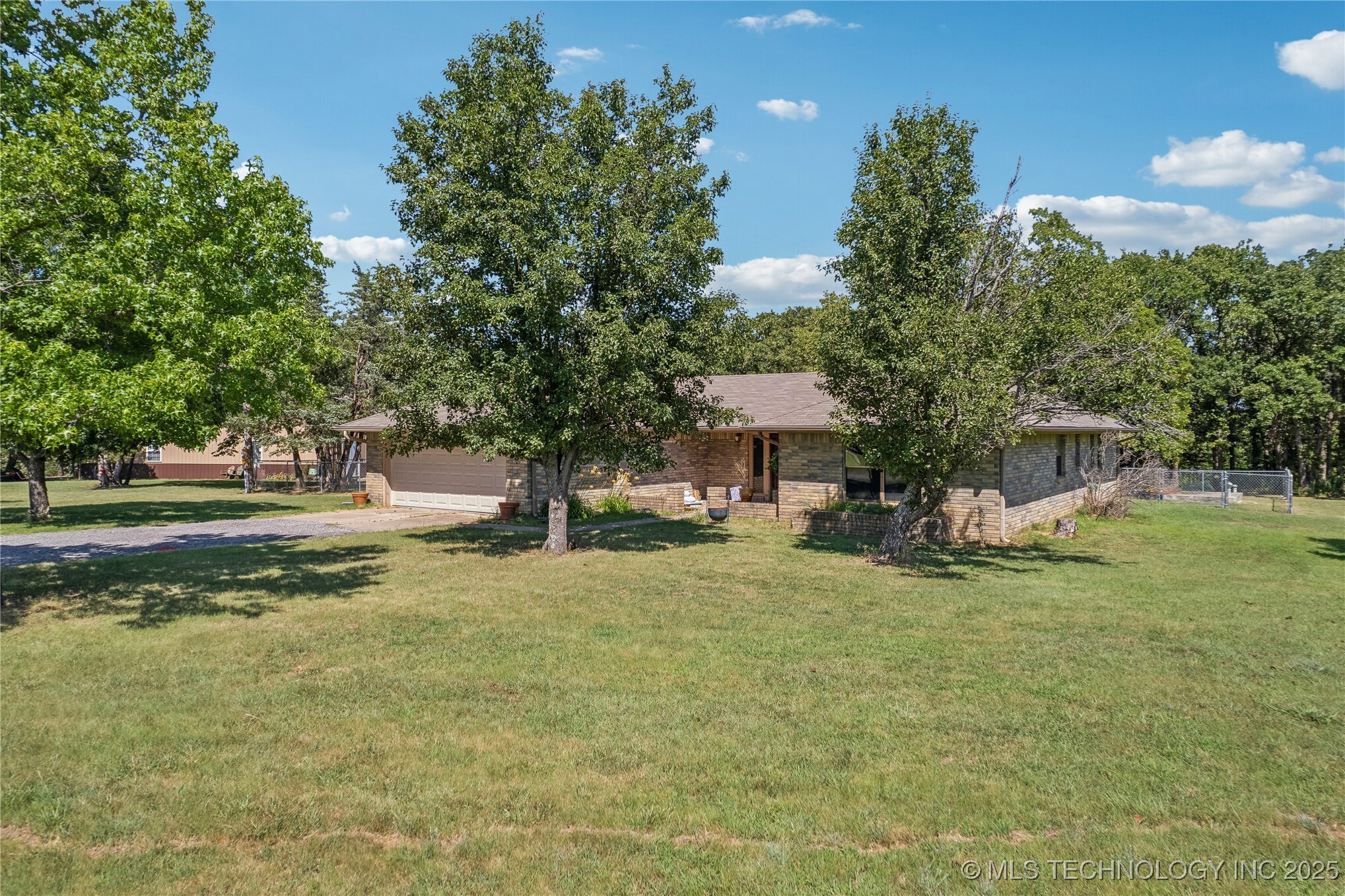 Property Photo: 3609 E Scenic Drive OK 74023