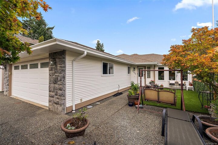 Property Photo: 2557 Buckler Ave BC V9B 5V3