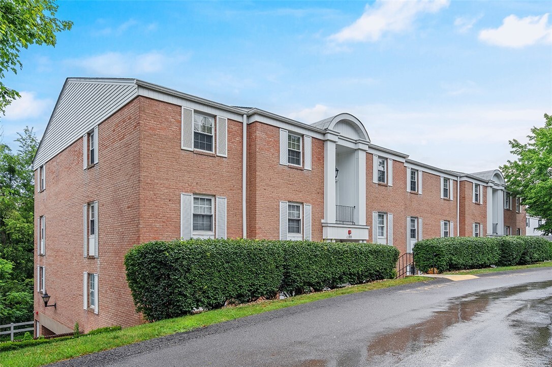 Property Photo: 105 Camelot Dr PA 15237