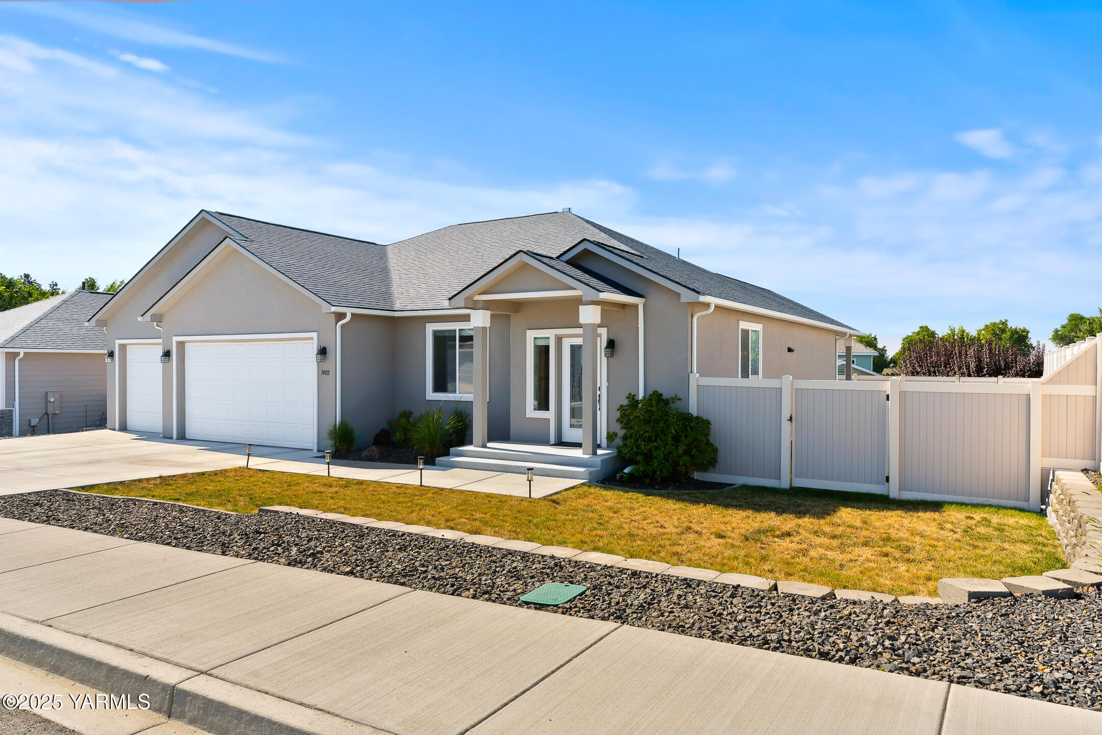 Property Photo: 7402 Viewcrest Way WA 98908