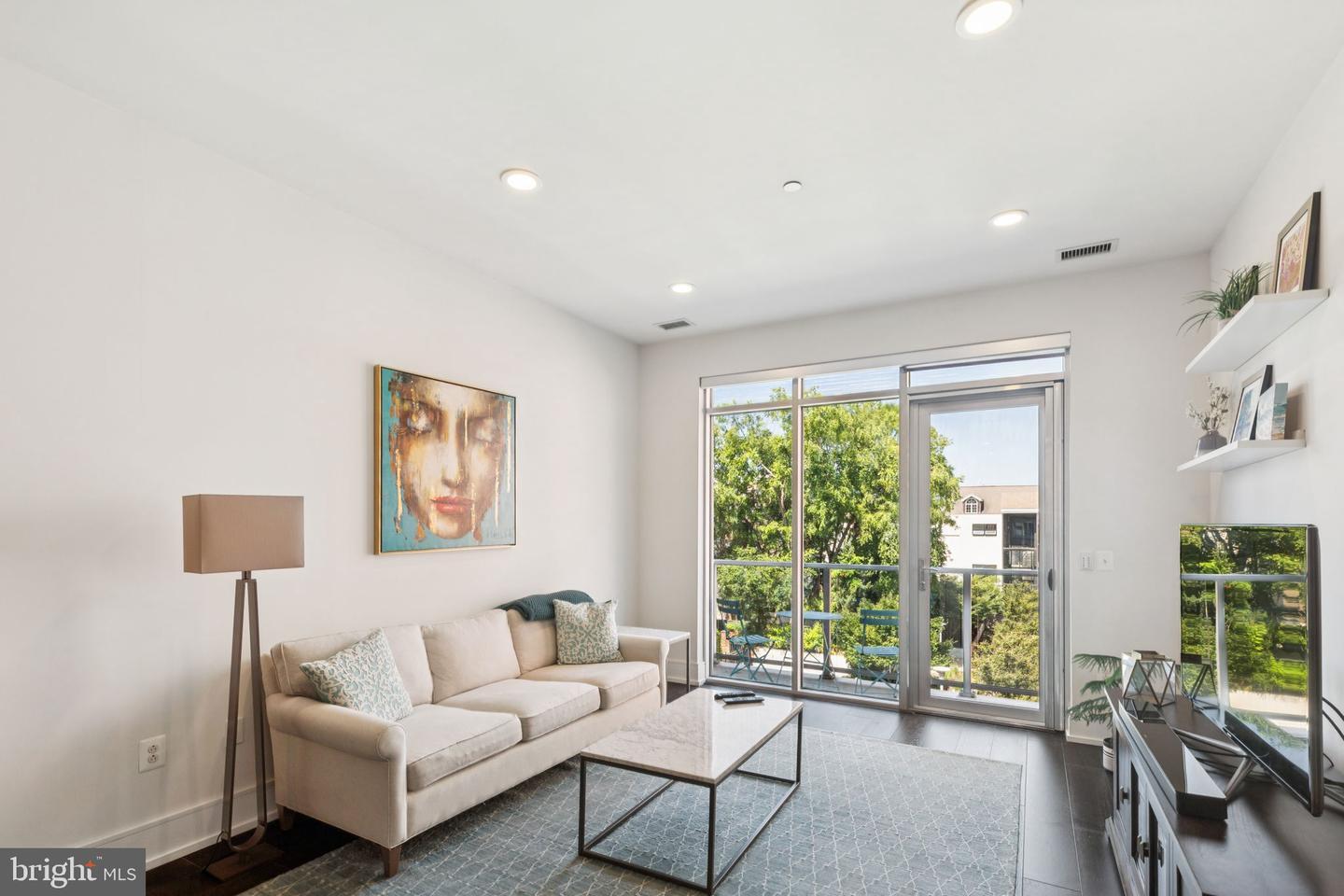 Property Photo: 410 S Front Street 304 PA 19147