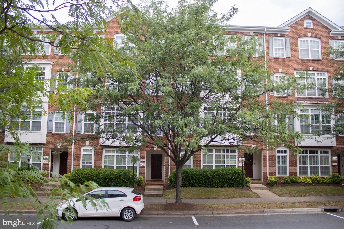 19289 Winmeade Drive  Leesburg VA 20176 photo