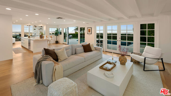 Property Photo:  8383 Hollywood Blvd  CA 90069 