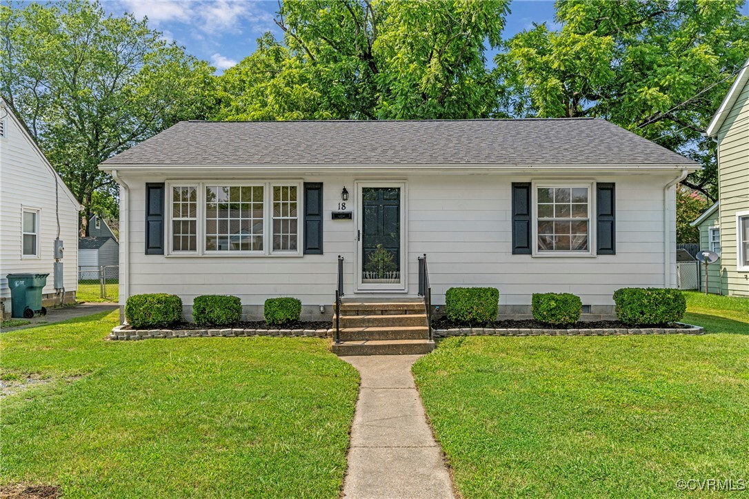 Property Photo: 18 N Daisy Avenue VA 23075