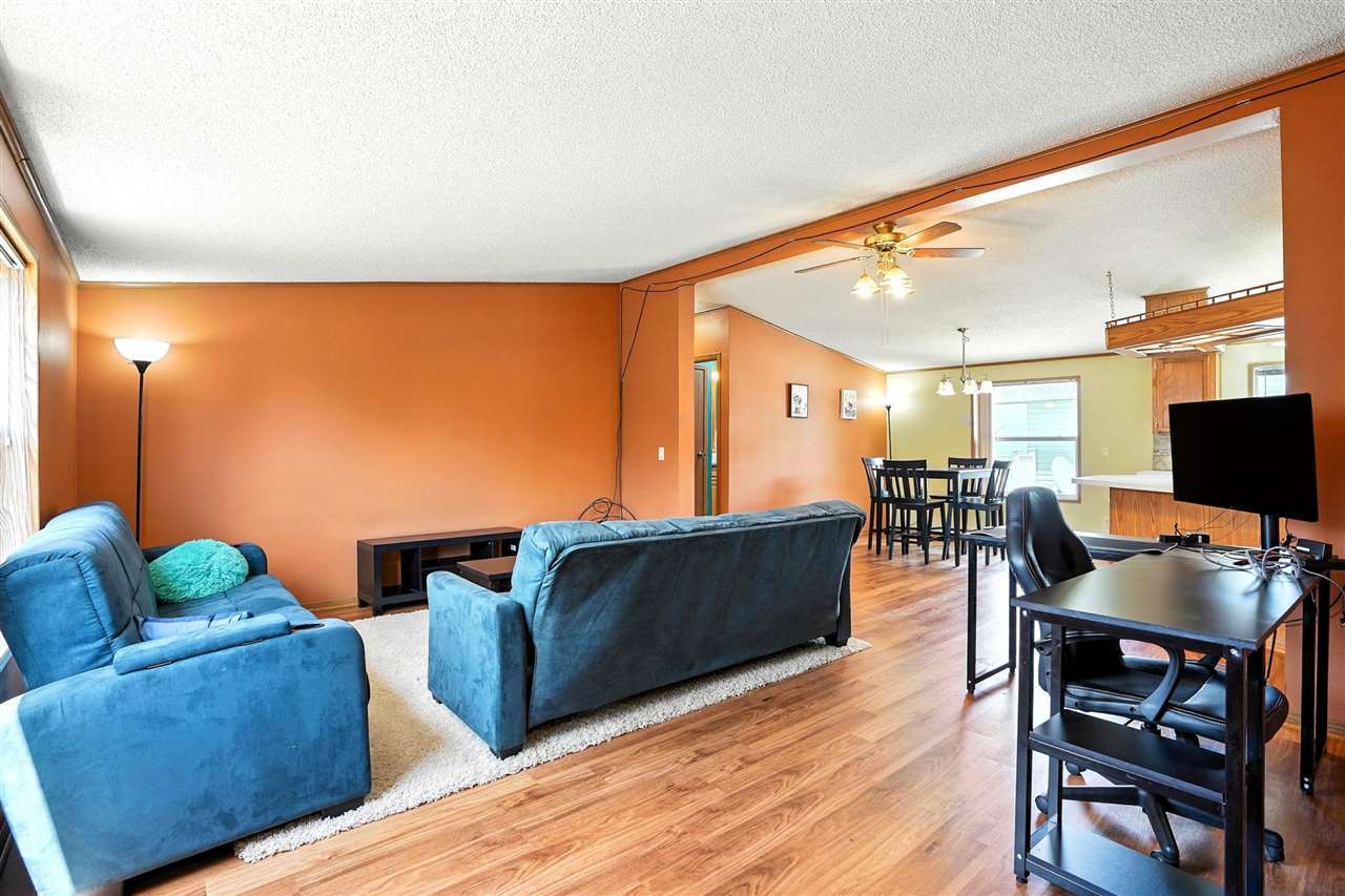 Property Photo:  138 Paddock Cir  IA 52240 