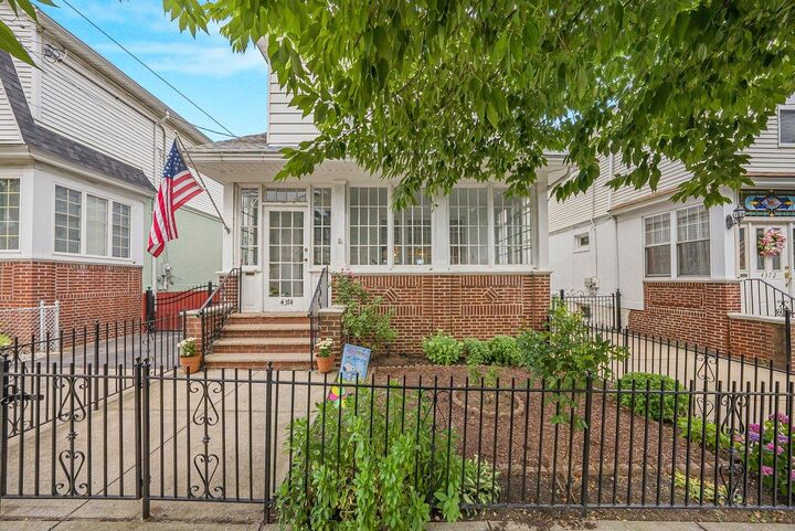 Property Photo: 4374 Katonah Avenue NY 10470