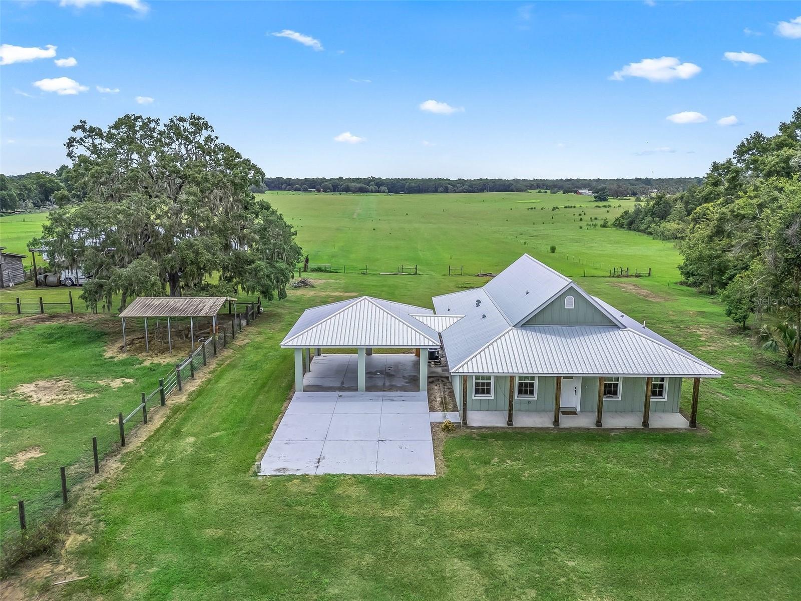 Property Photo: 8567 Cr 635 FL 33513