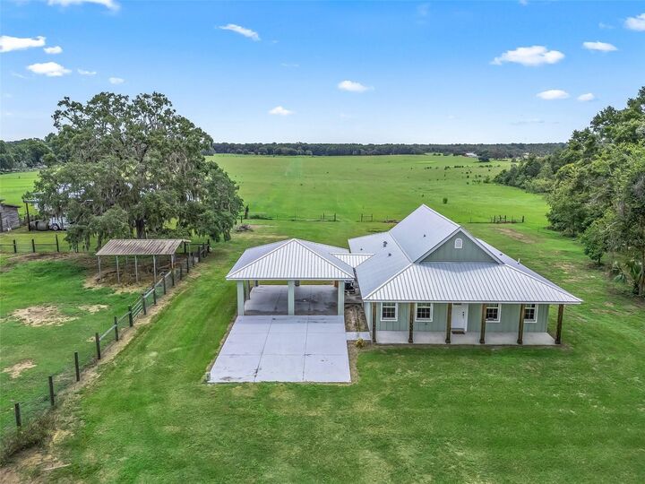 Property Photo: 8567 Cr 635 FL 33513