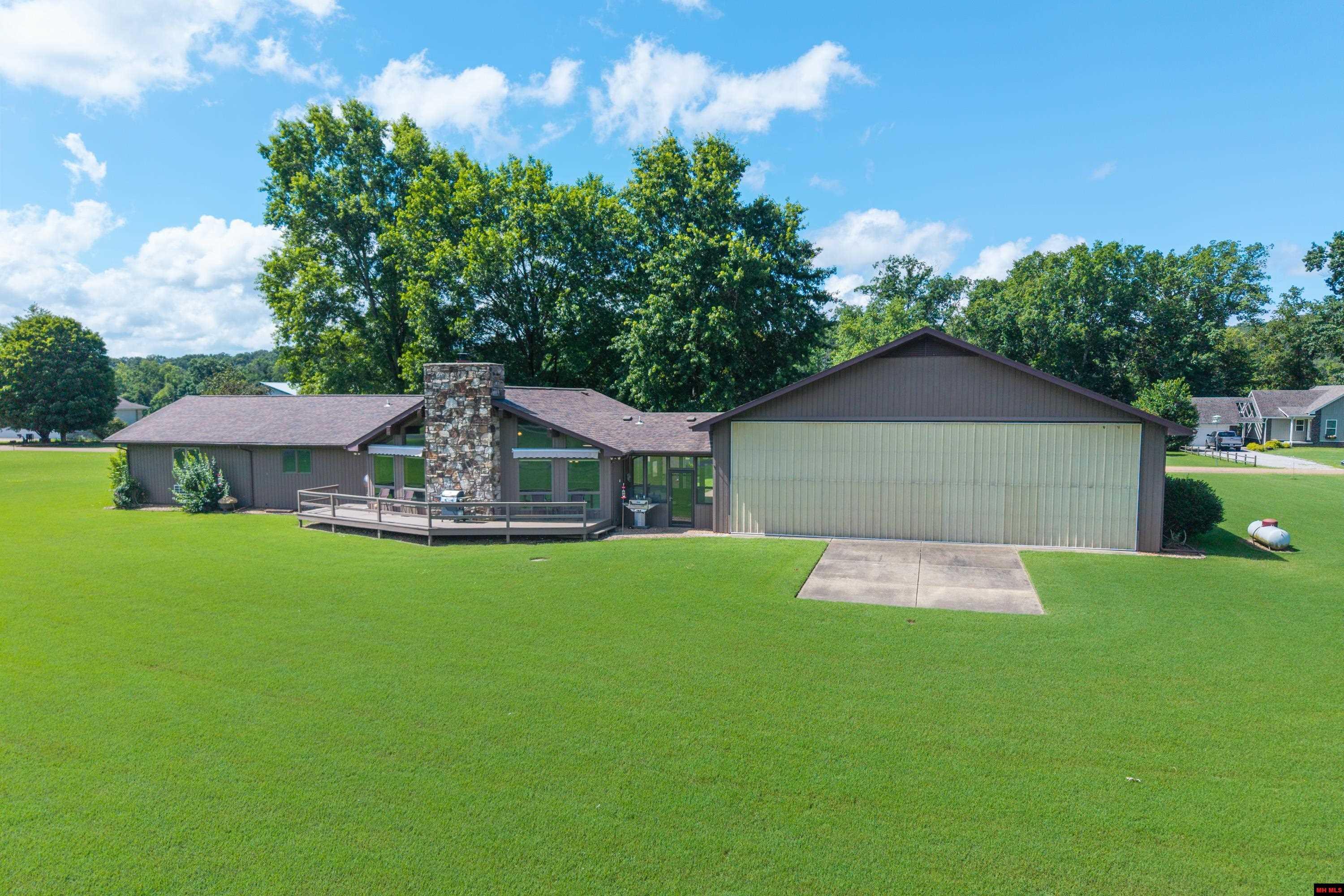 Property Photo: 563 Valley Airport Drive AR 72626