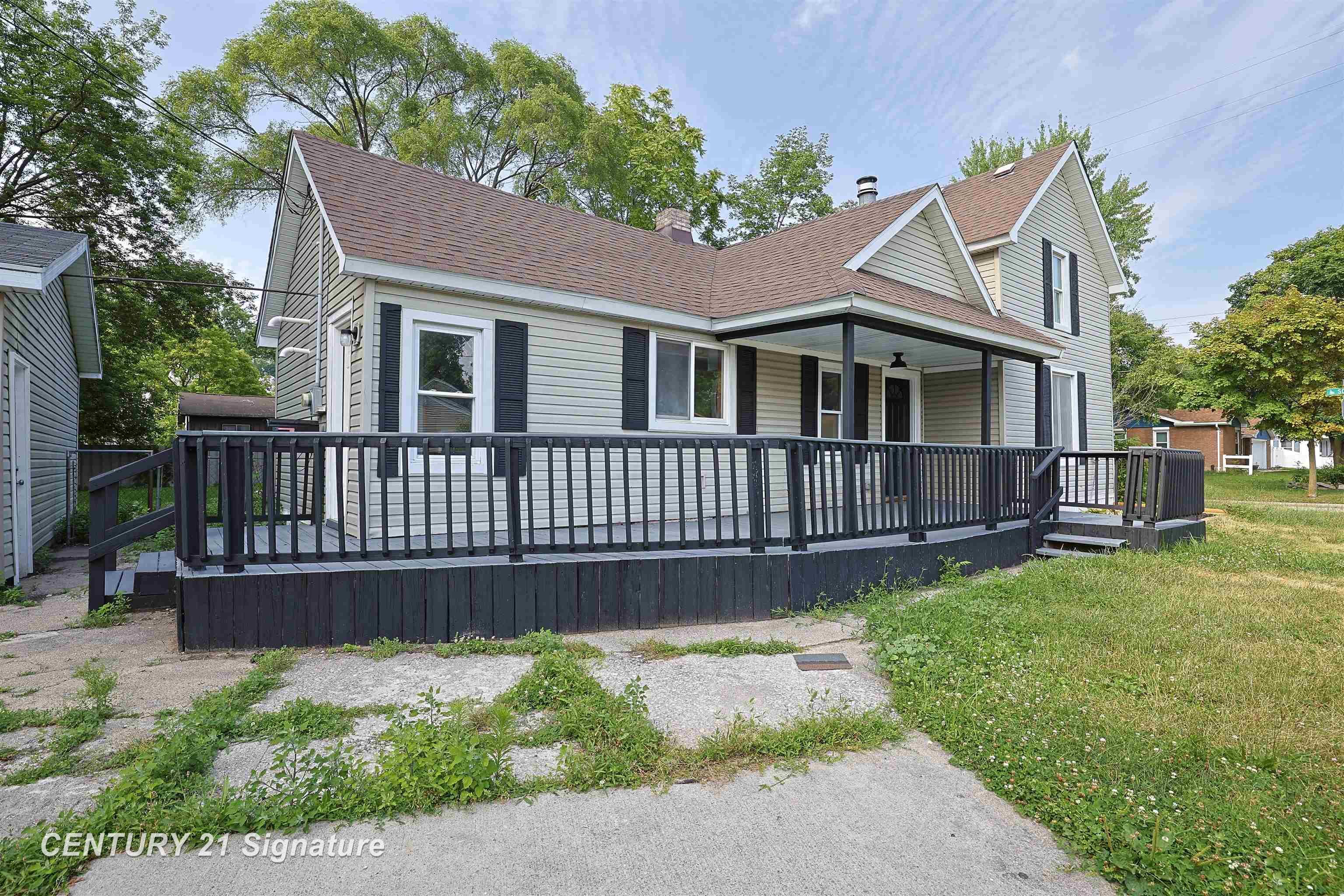 Property Photo:  1109 Lewis Street  MI 48706 