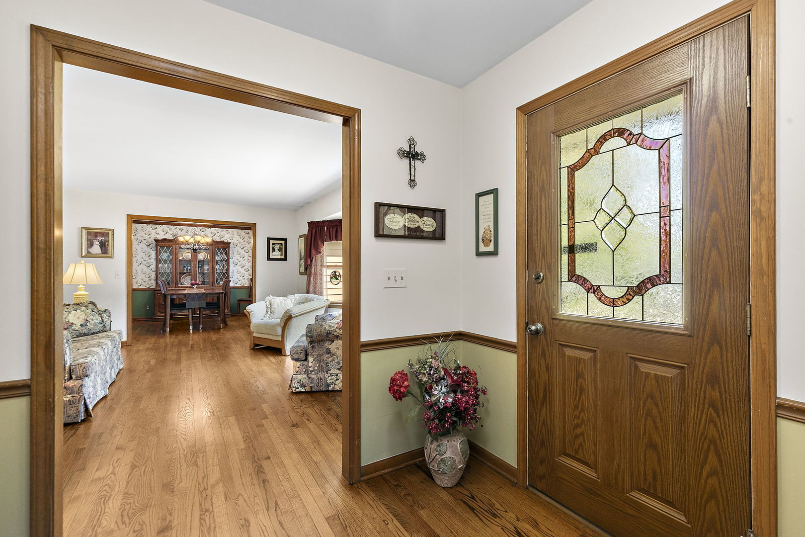 Property Photo: 831 Crabtree Lane IL 60013