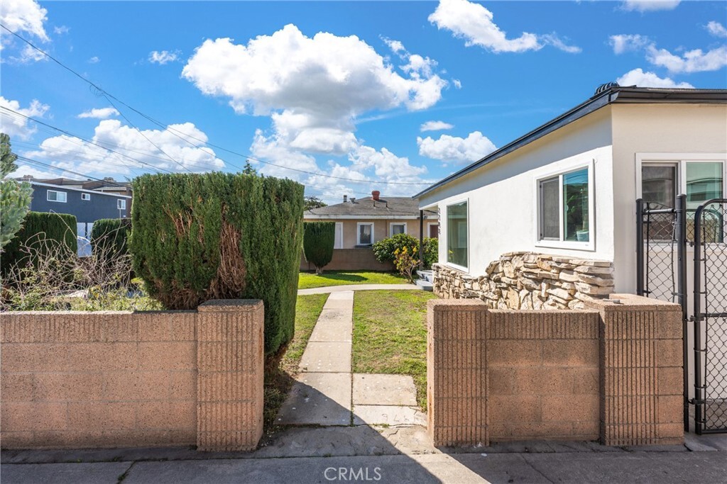 Property Photo:  2283 Gaviota Avenue  CA 90755 