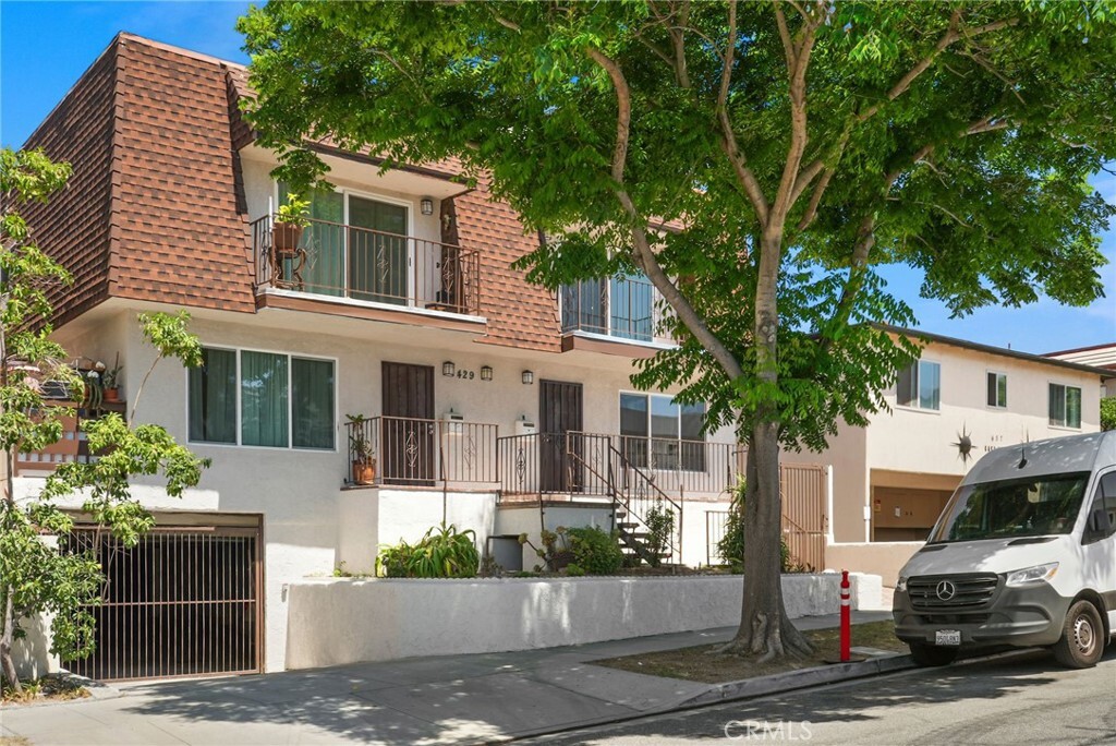 Property Photo:  429 E Providencia Avenue B  CA 91501 