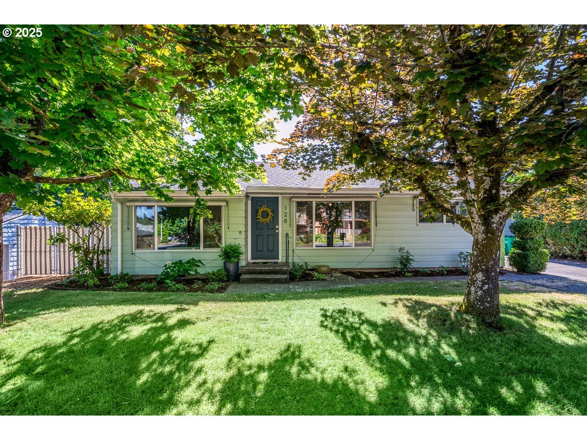 Property Photo:  128 NE 127th Ave  OR 97230 