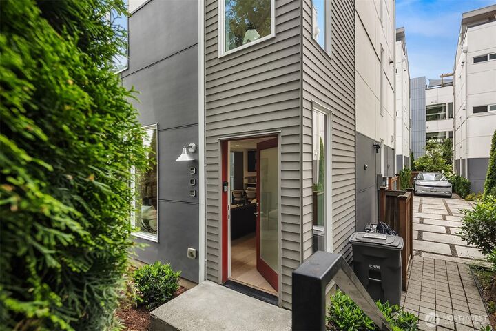 Property Photo:  909  29th Avenue S  WA 98144 