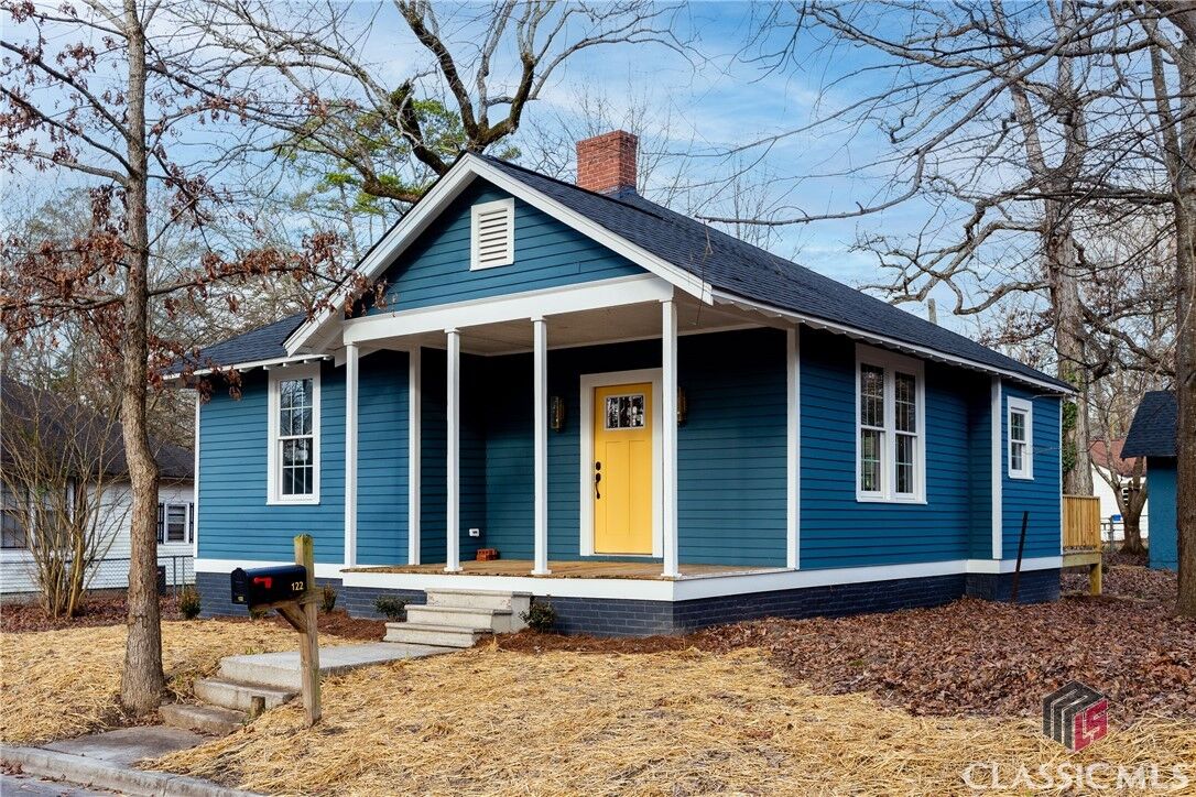 Property Photo:  122 Sixth Street  GA 30655 
