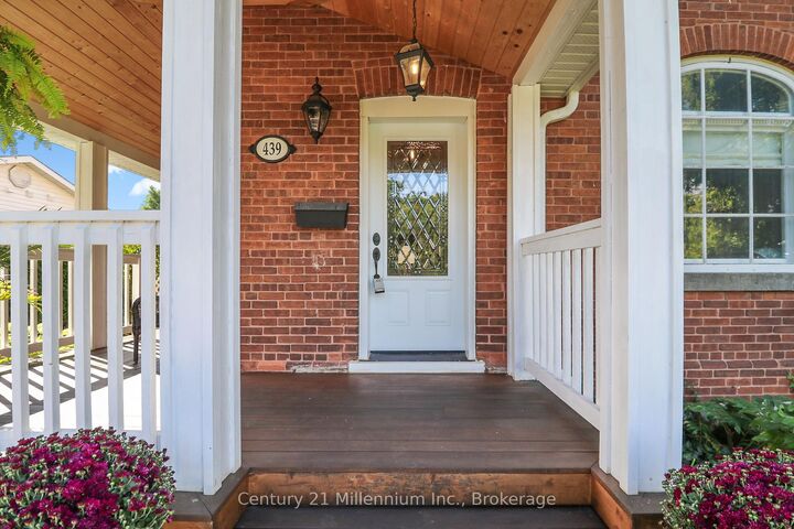 Photo de la propriété: 439 Birch Street ON L9Y 2W4