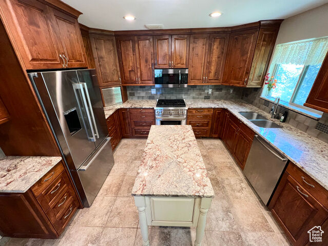 Property Photo: 3550 E Oakview Dr UT 84124