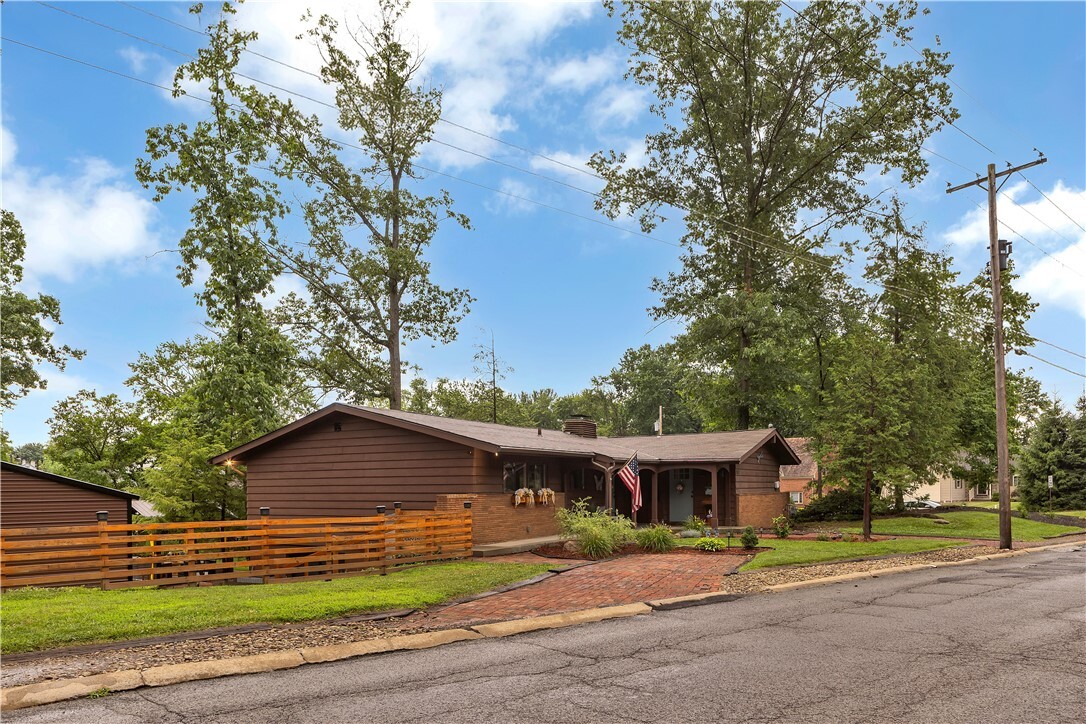Property Photo:  1802 N Mercer St  PA 16105 