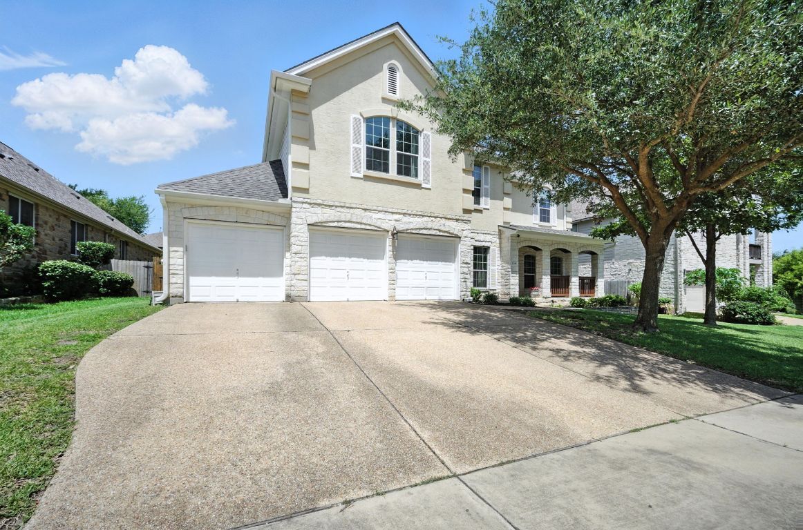Property Photo: 1208 Pine Forest Circle TX 78665